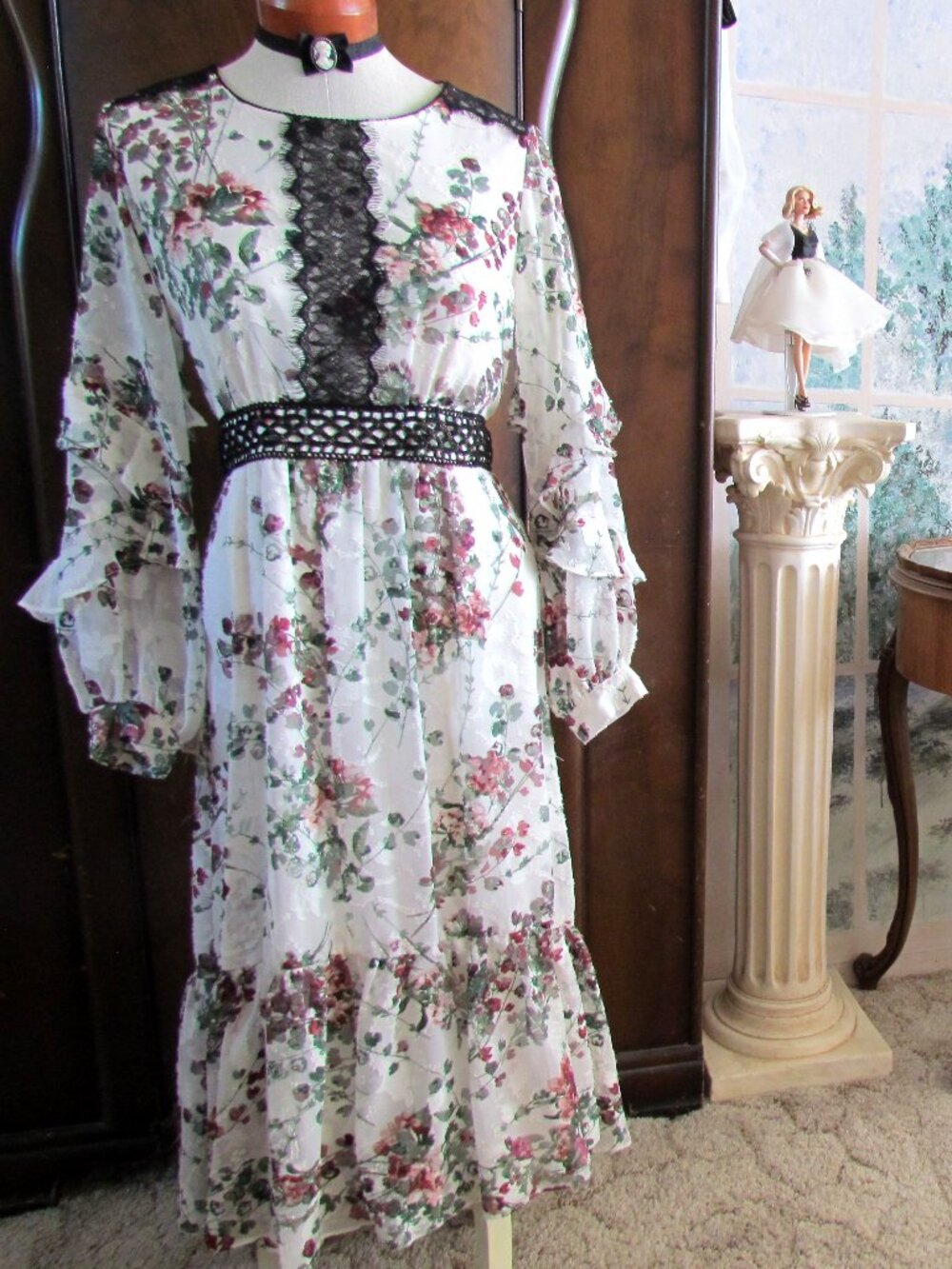 ROMANTIC DRESS, 10, MIDI w RUFFLE SLEEVES, BLACK LACE on WHITE, BURGUNDY, GREEN